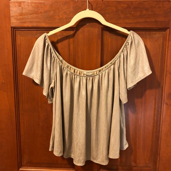 3 for $15 Urban Outfitters Shimmery Top - Picture 2 of 5